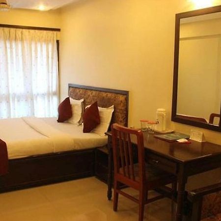 P M Regency Hotel Vadodara Exterior photo