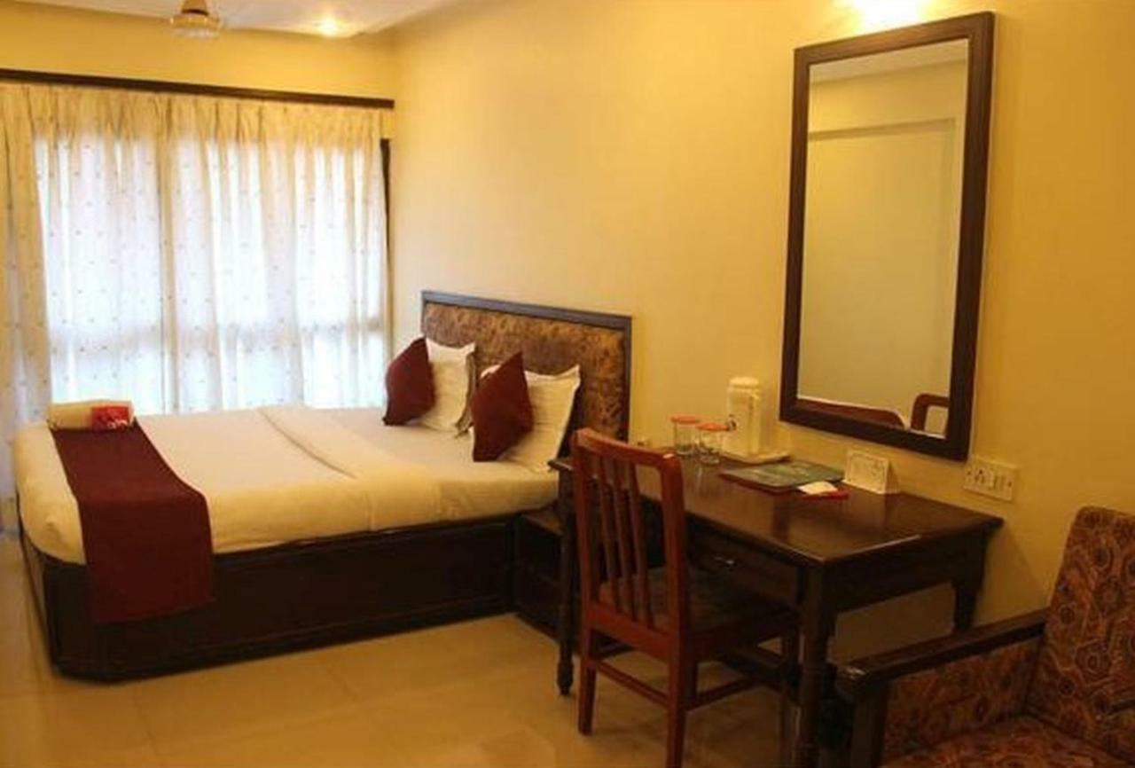 P M Regency Hotel Vadodara Exterior photo