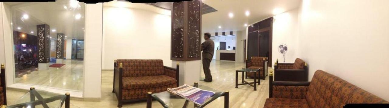 P M Regency Hotel Vadodara Exterior photo