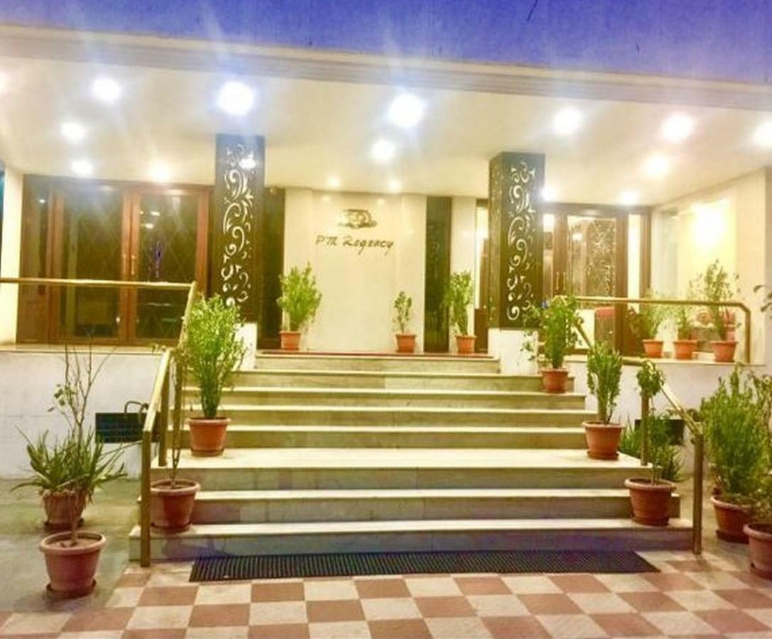 P M Regency Hotel Vadodara Exterior photo